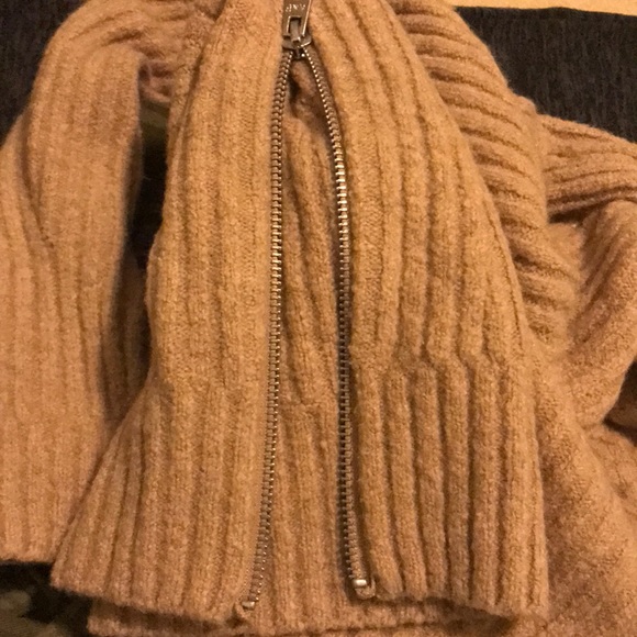 A&F Chunky Wool Sweater - Picture 5 of 5